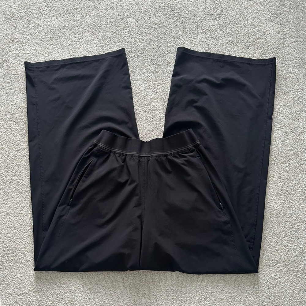 lululemon Swift High-Rise Wide Leg Pant size small in Black